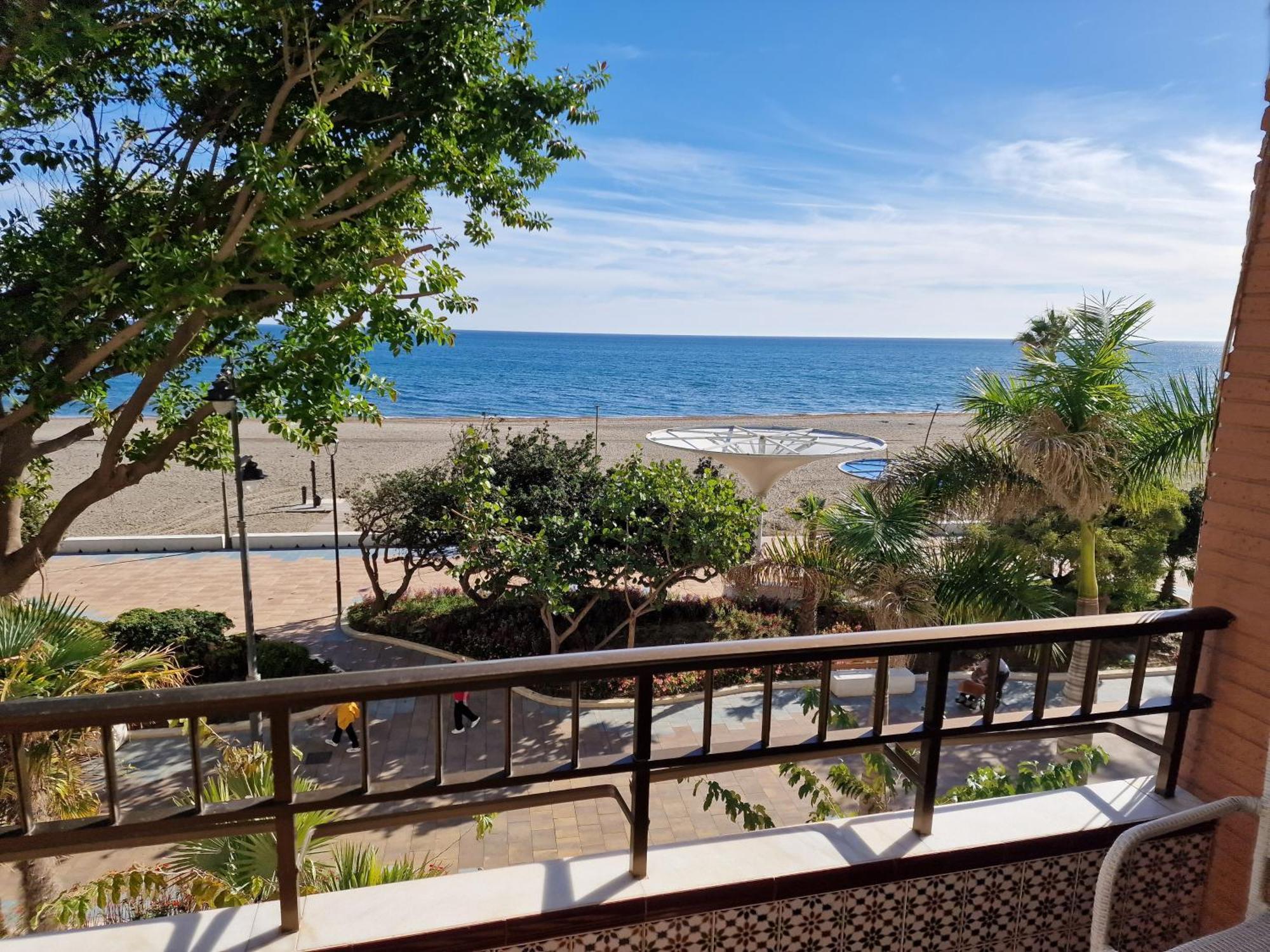 Estepona Playa Bagian luar foto