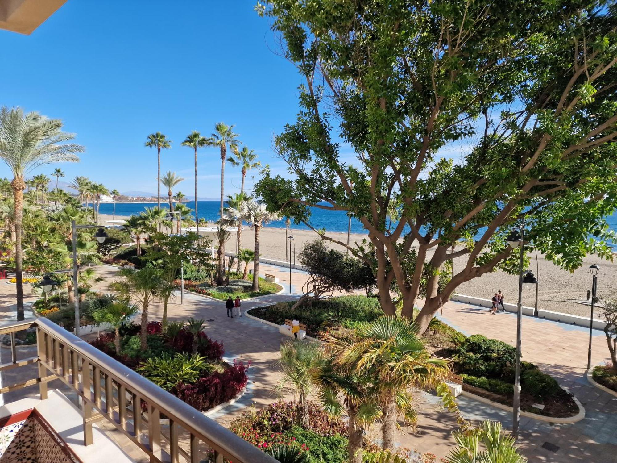 Estepona Playa Bagian luar foto